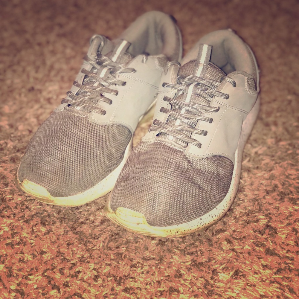 Athletic shoes